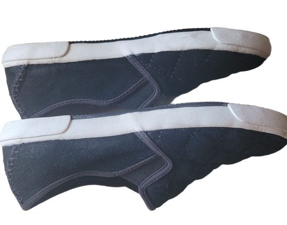 Ugg leather/fabric quilted stitch slip on sneakers size 6 - Picture 3 of 5